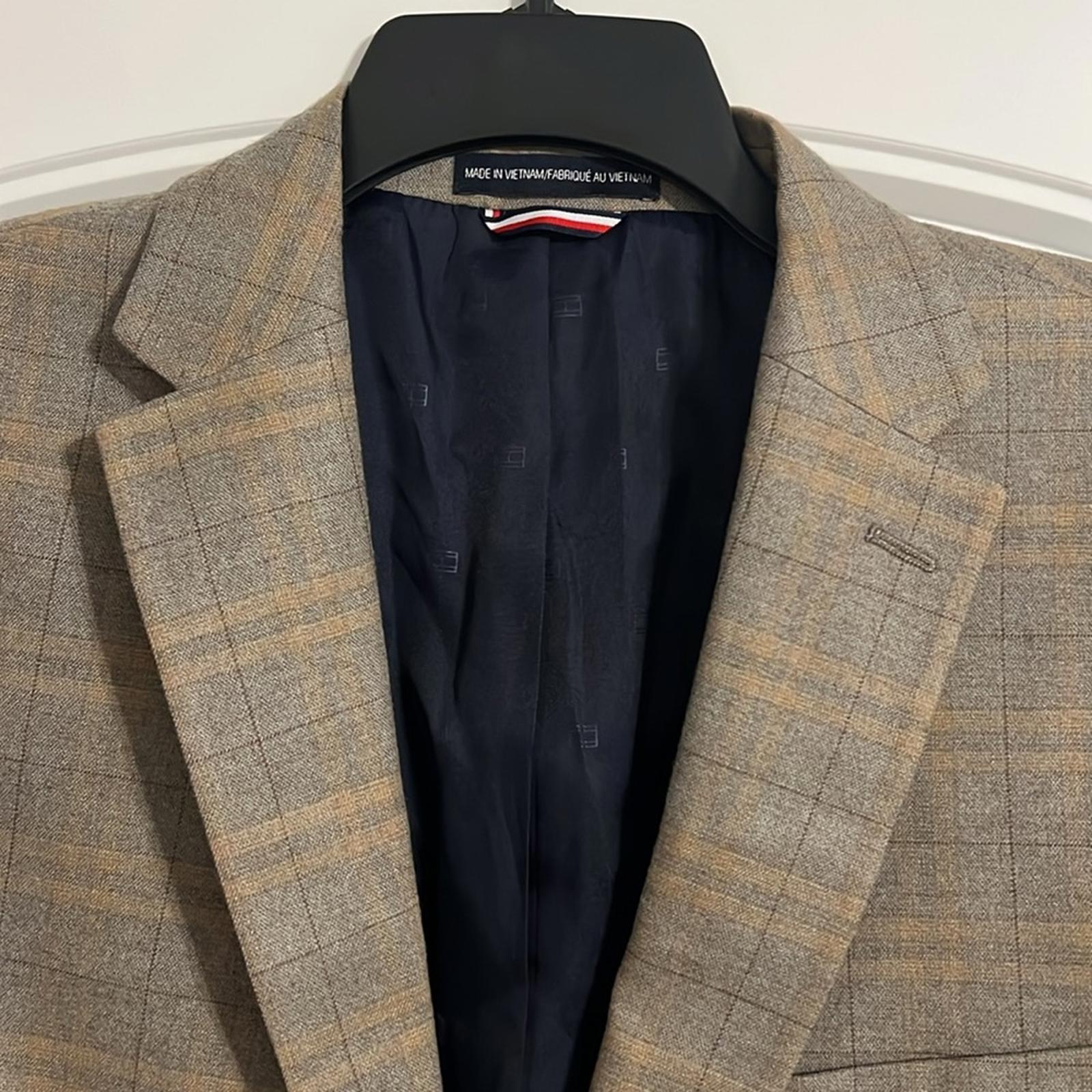 Tommy Hilfiger Conrad Oatmeal Gray Windowpane Plaid Blazer Size 44L NWT $295