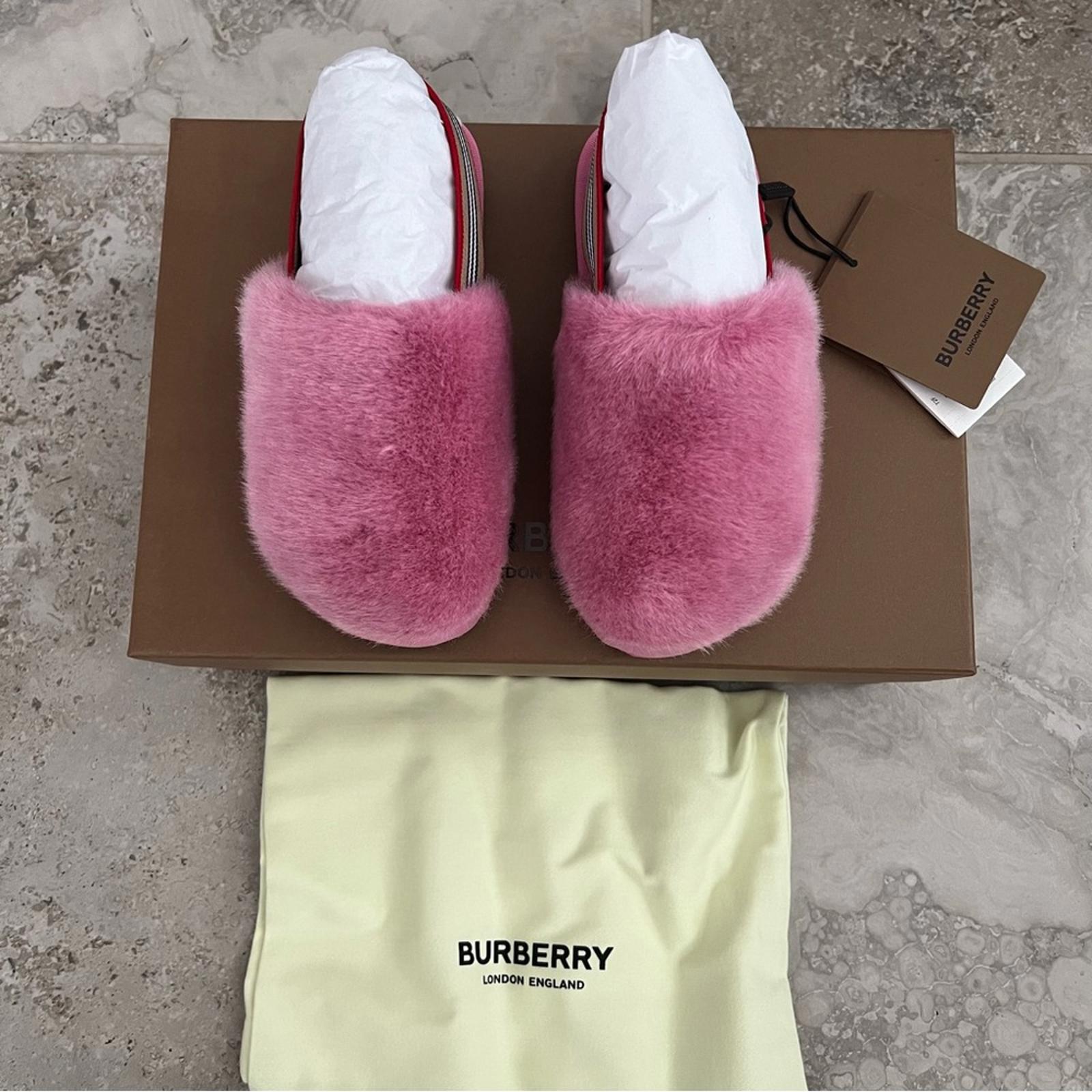 NEW Burberry Kids Pink Litherton Sandals, Pink New in Box; w/Dust Bag