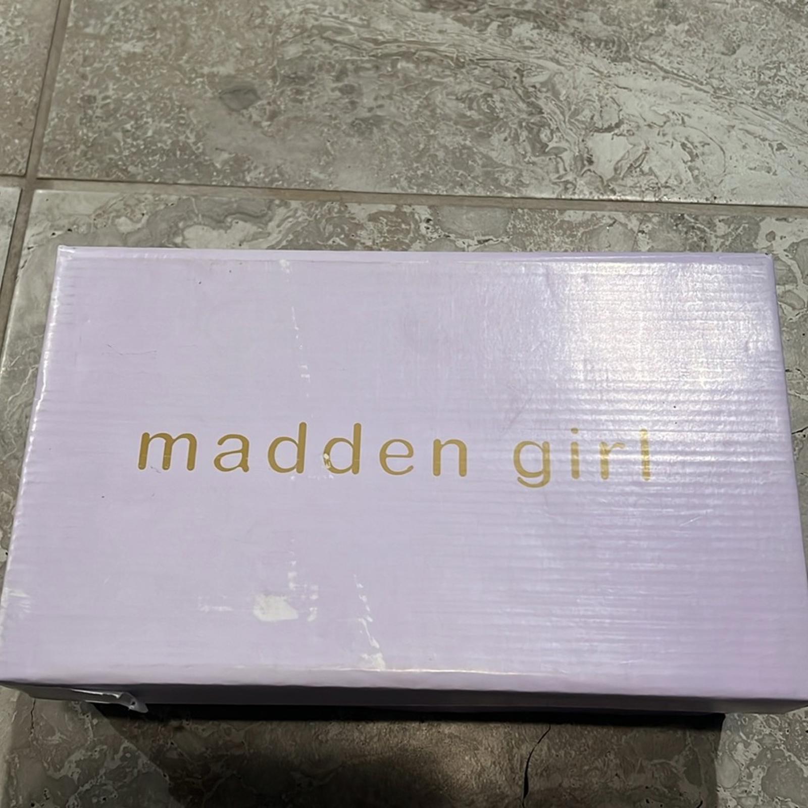 Madden Girl Marrvel Faux Leather Thong Block Heel Sandals, Size 9.5 NEW