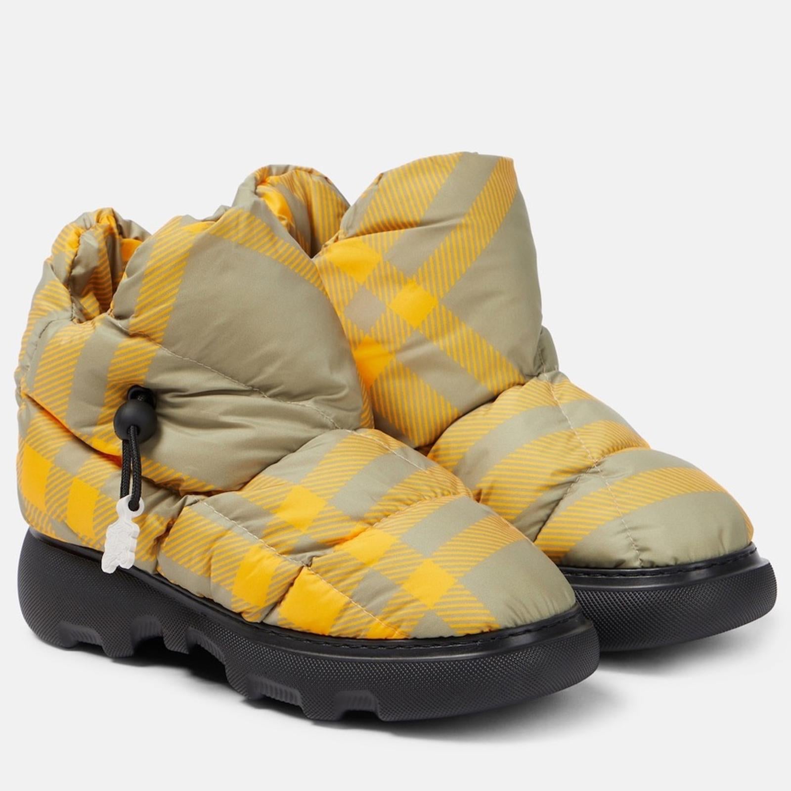 Burberry Check Pillow Padded Snow Boots, Size 40 NEW in Box $1,050 +DustBag
