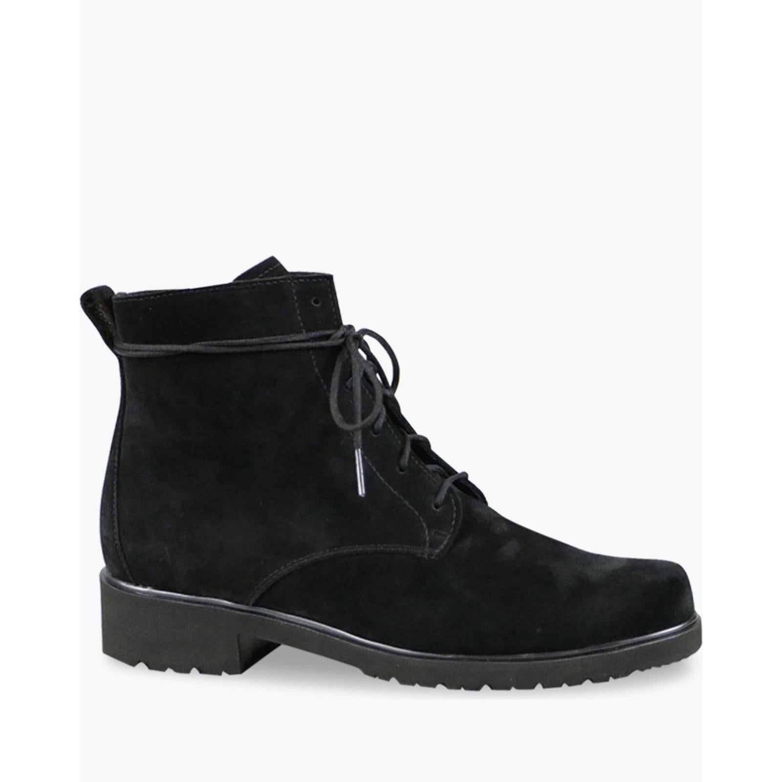 Munro Finnley Water Resistant Booties in Black, Size 8.5 New in Box