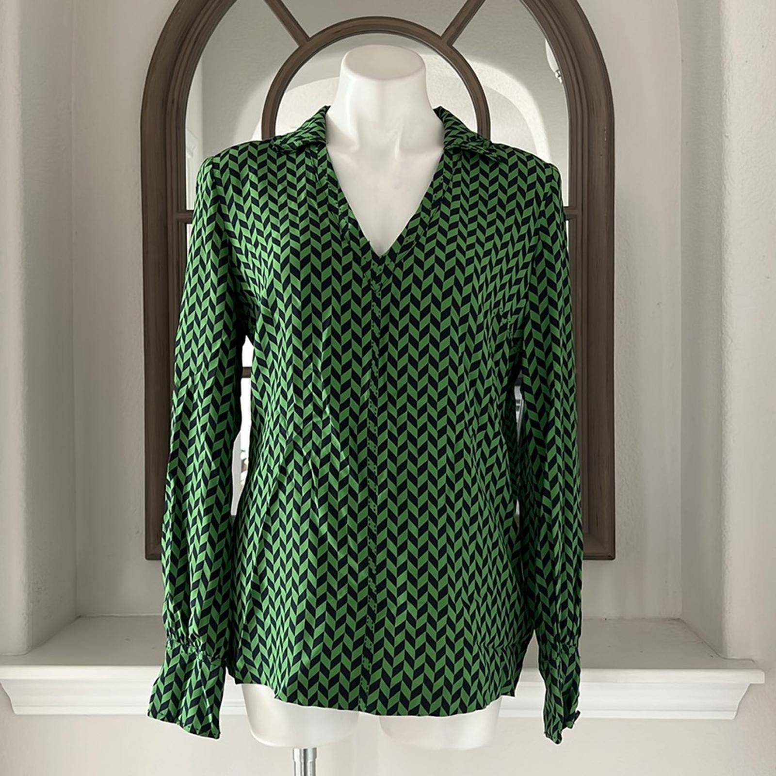 Tory Burch Silk Blouse in Green/Navy Size 10 EXCELLENT