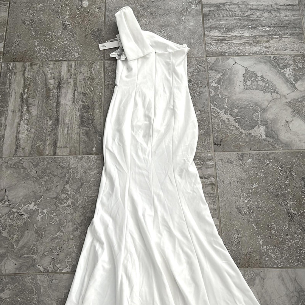 AQUA Scuba Bow One Shoulder Mermaid Gown in White, Size 2 New w/Tag (SOLD OUT)