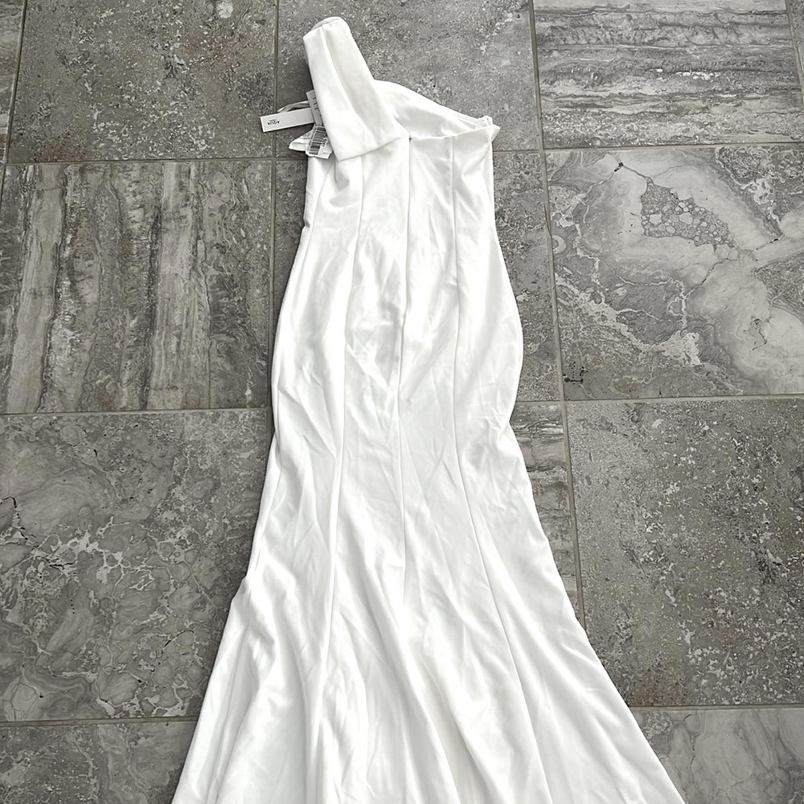 AQUA Scuba Bow One Shoulder Mermaid Gown in White, Size 2 New w/Tag (SOLD OUT)