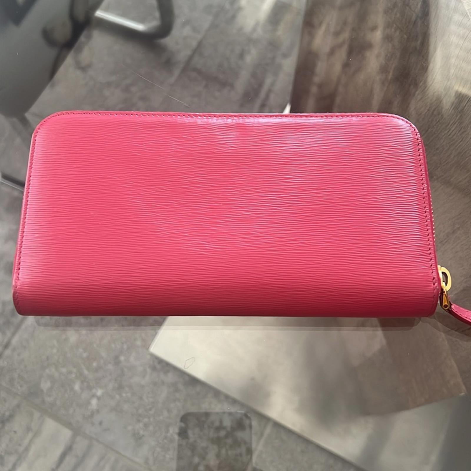 Prada Zip-Around Wallet in Pink Leather, EXCELLENT!
