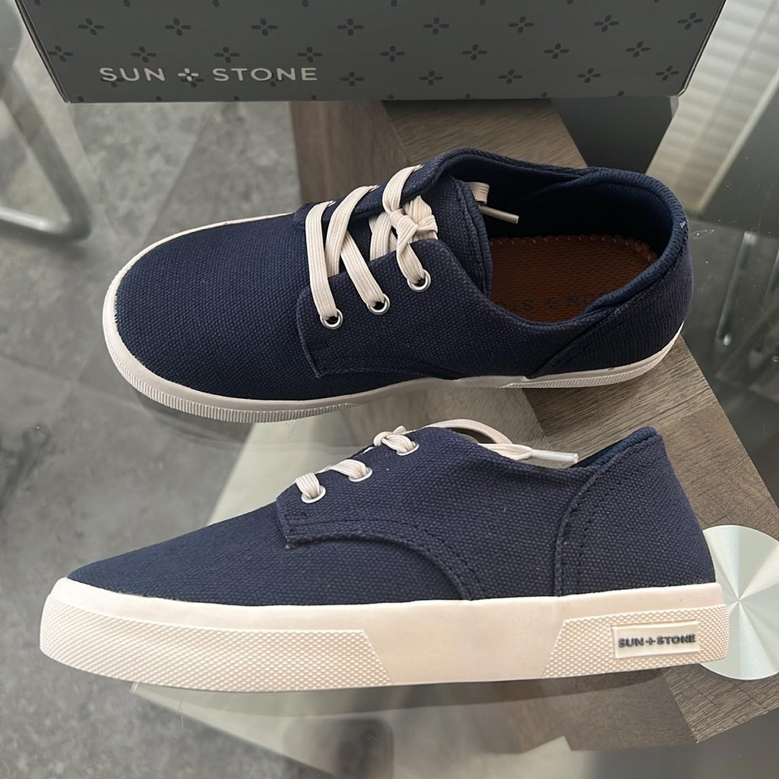 Sun + Stone Men's Kiva Lace Up Core Sneakers in Navy Blue Size 1 New in Box