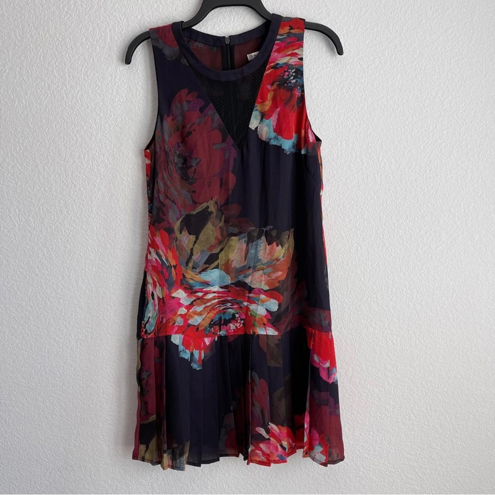 Trina Turk Shakira Georgette Floral Pleated Dress Size 6 EXCELLENT! Retail $258