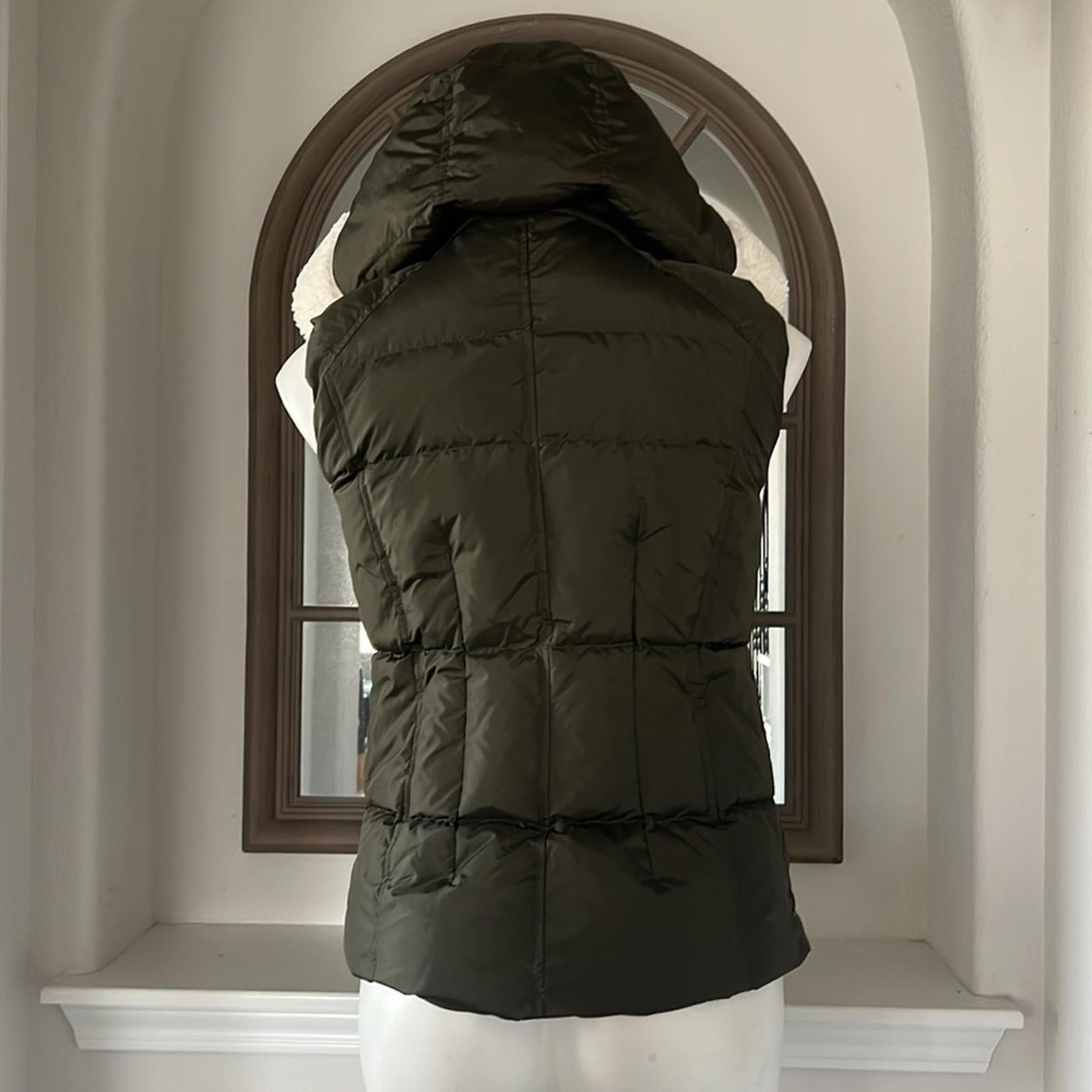 AQUA Annie Hooded Puffer Vest in Military/White Size S New w/Tag