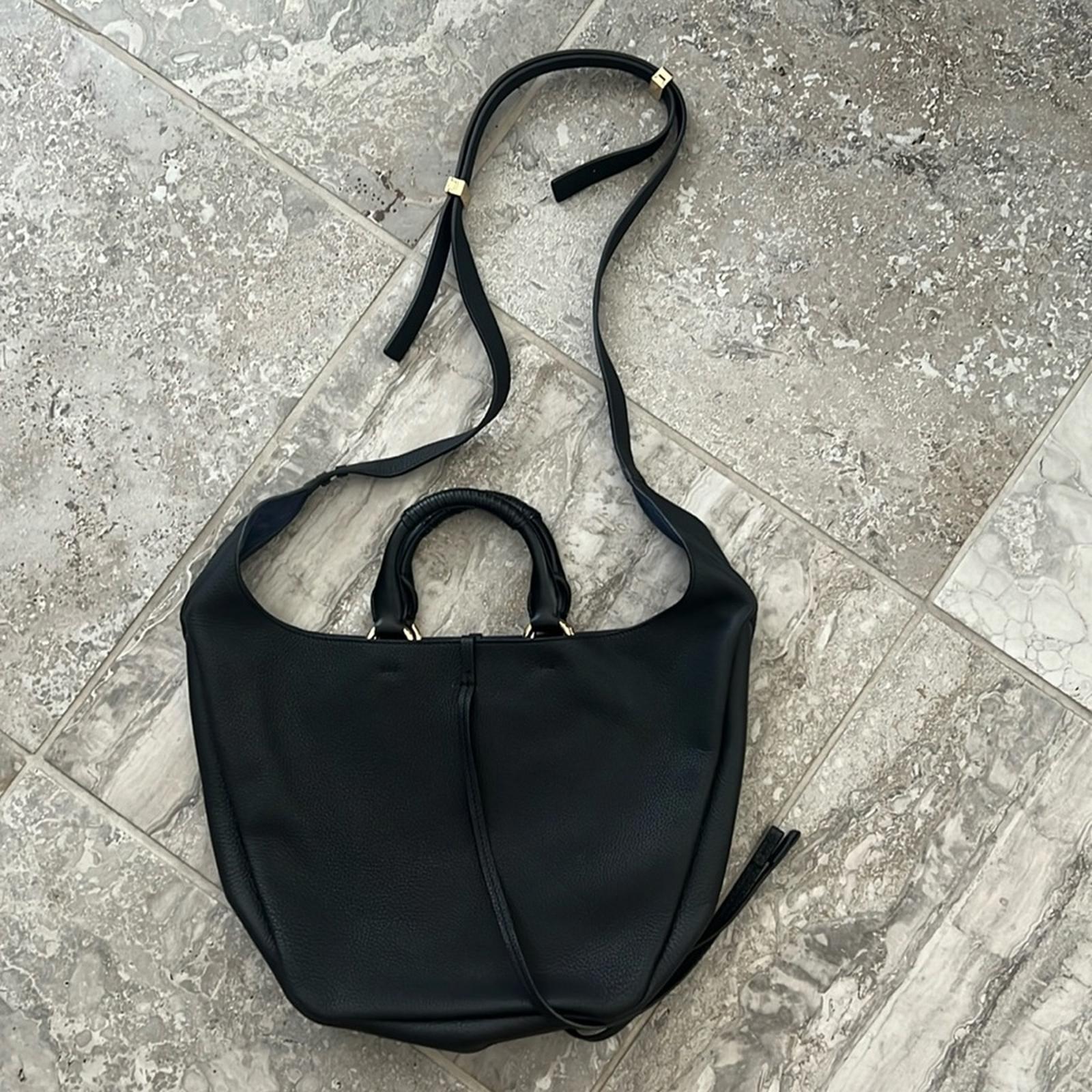 Chloé Deia Medium Hobo Bag in Grained Calfskin Leather – Black – Excellent