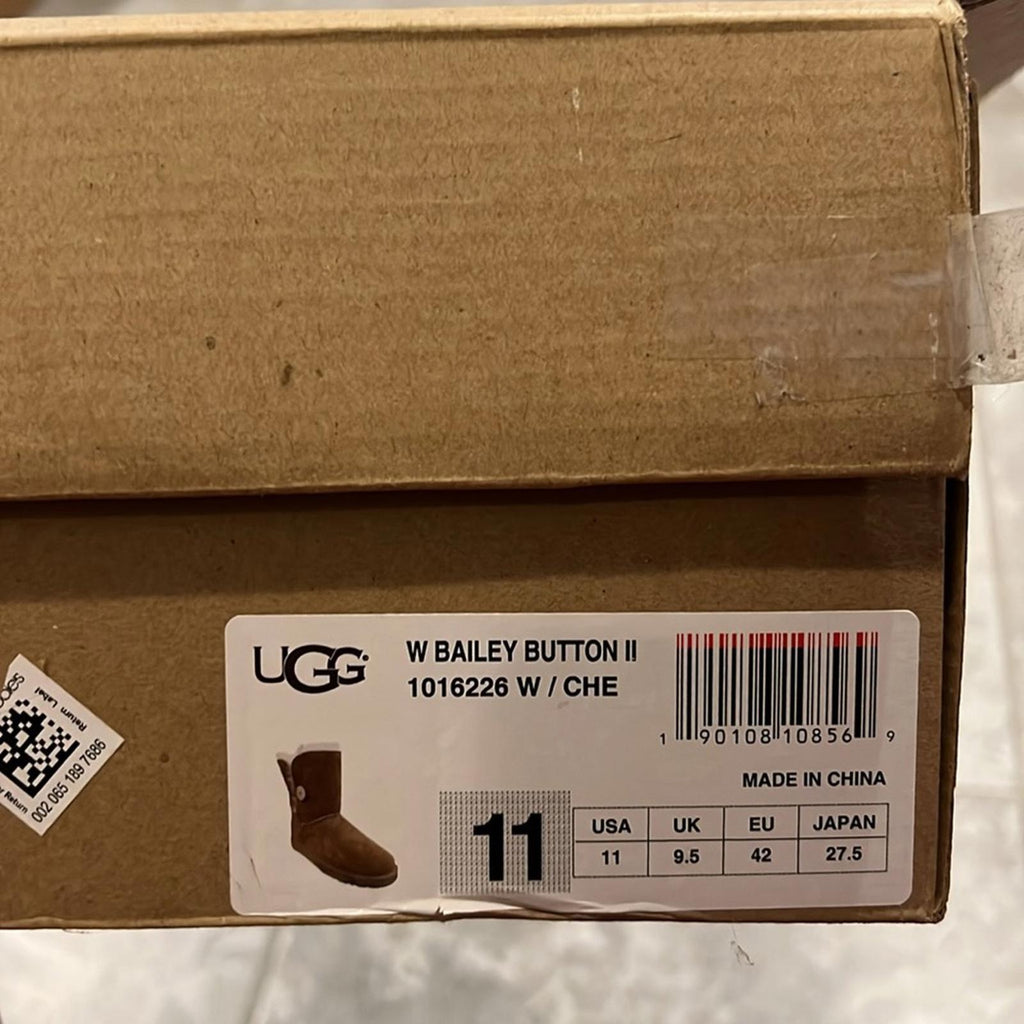 UGG Bailey Button II Boots in Chestnut, Size US11 EU42 NEW in Box