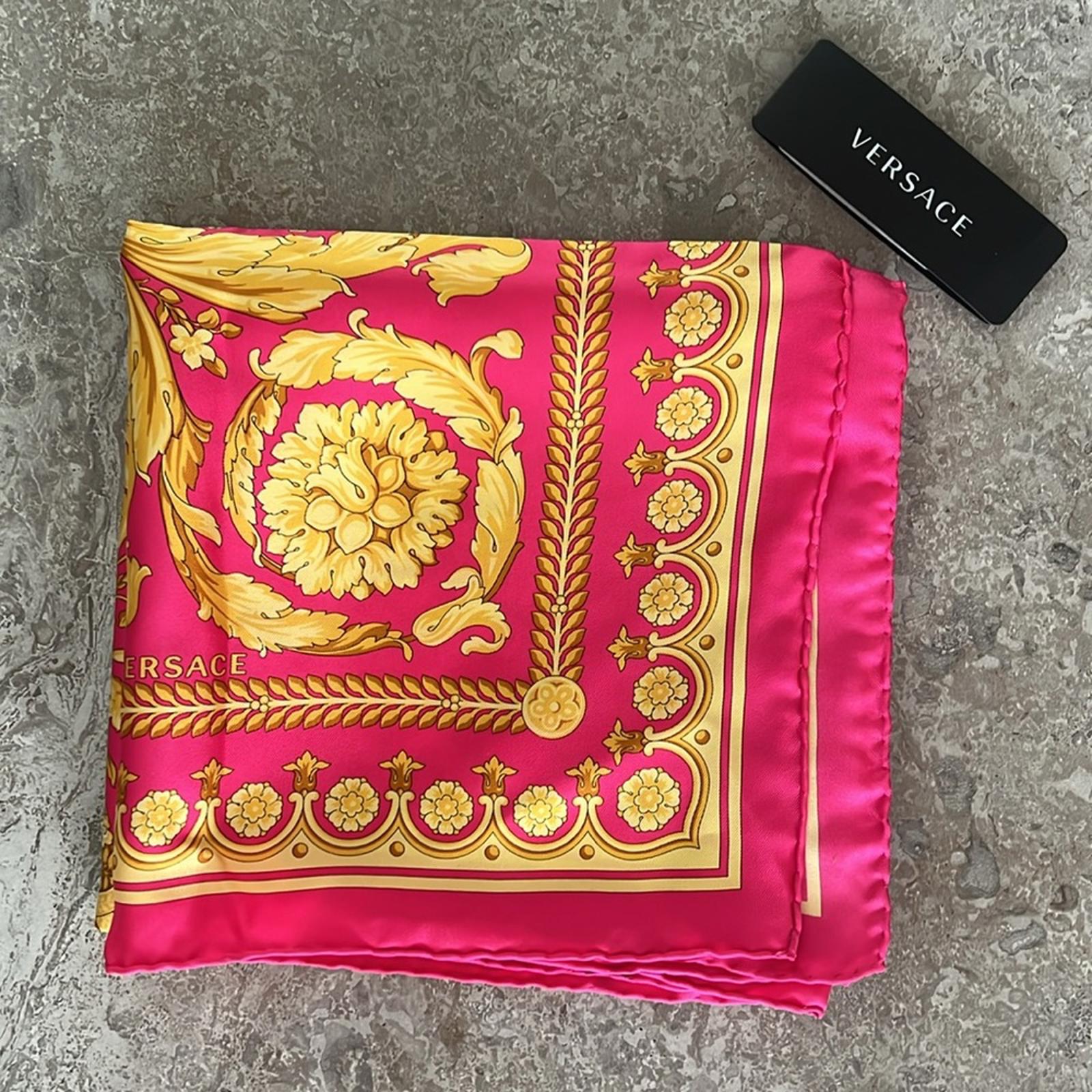 NEW Versace Barocco Print Silk Scarf Foulard Size 36”x35” New w/Tag $575