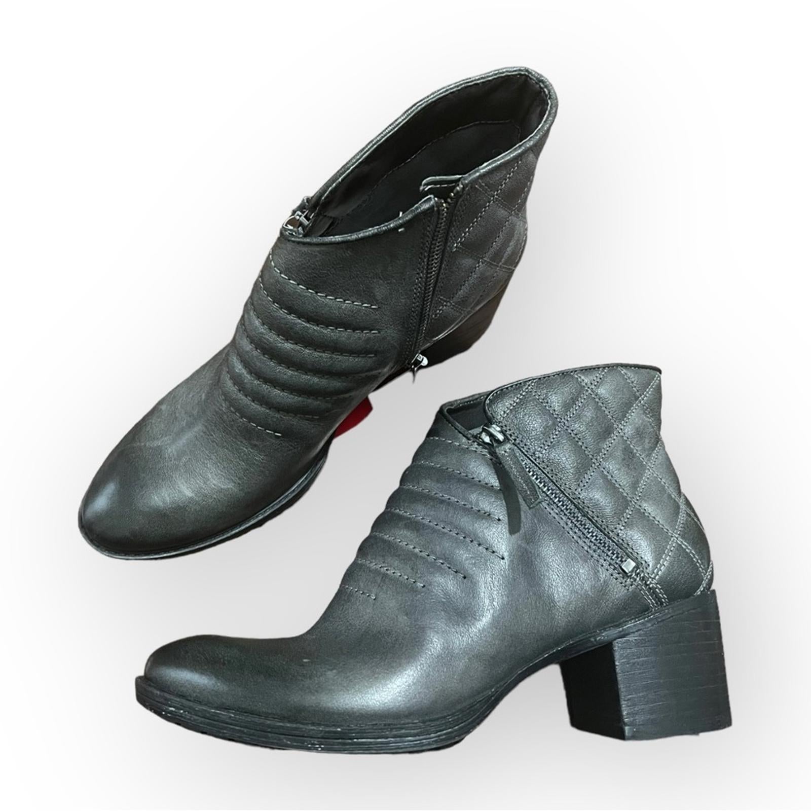 NEW Clarks Movie Retro Boots Dark Grey Leather, Size UK 6.5D, US 9M Retail $180