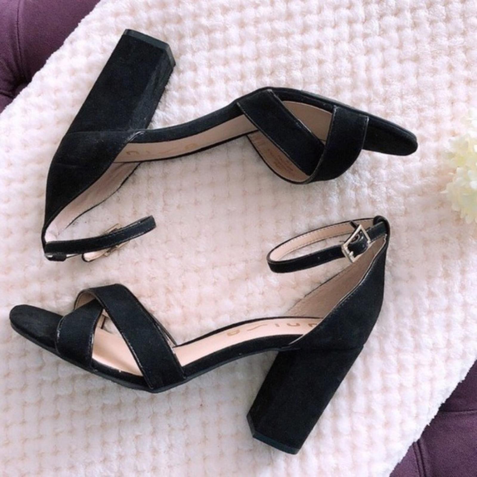 Unisa Rexxa Ankle Strap Sandals in Black Suede, Size 8.5, EXCELLENT!