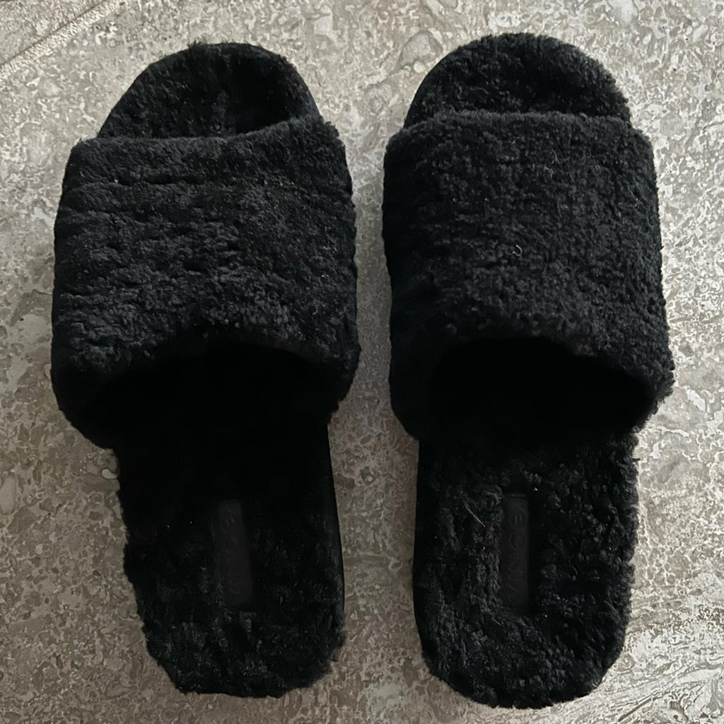VINCE Real Fur Slide Sandals Cozy Slippers in Black, Size 7M New w/o Box