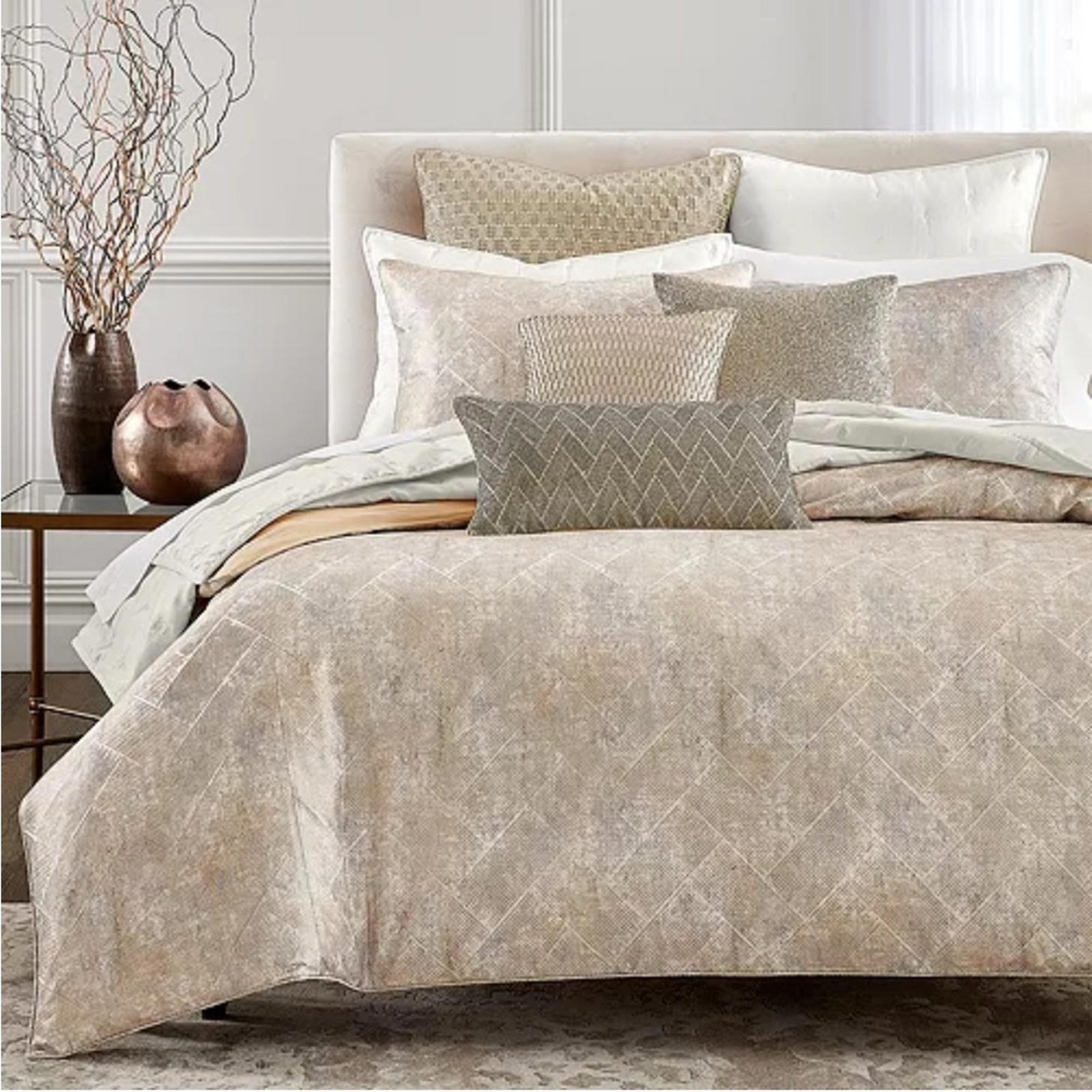 Hudson Park Collection Linear Sandstone Duvet Cover, NWT, Size Full/Queen $425