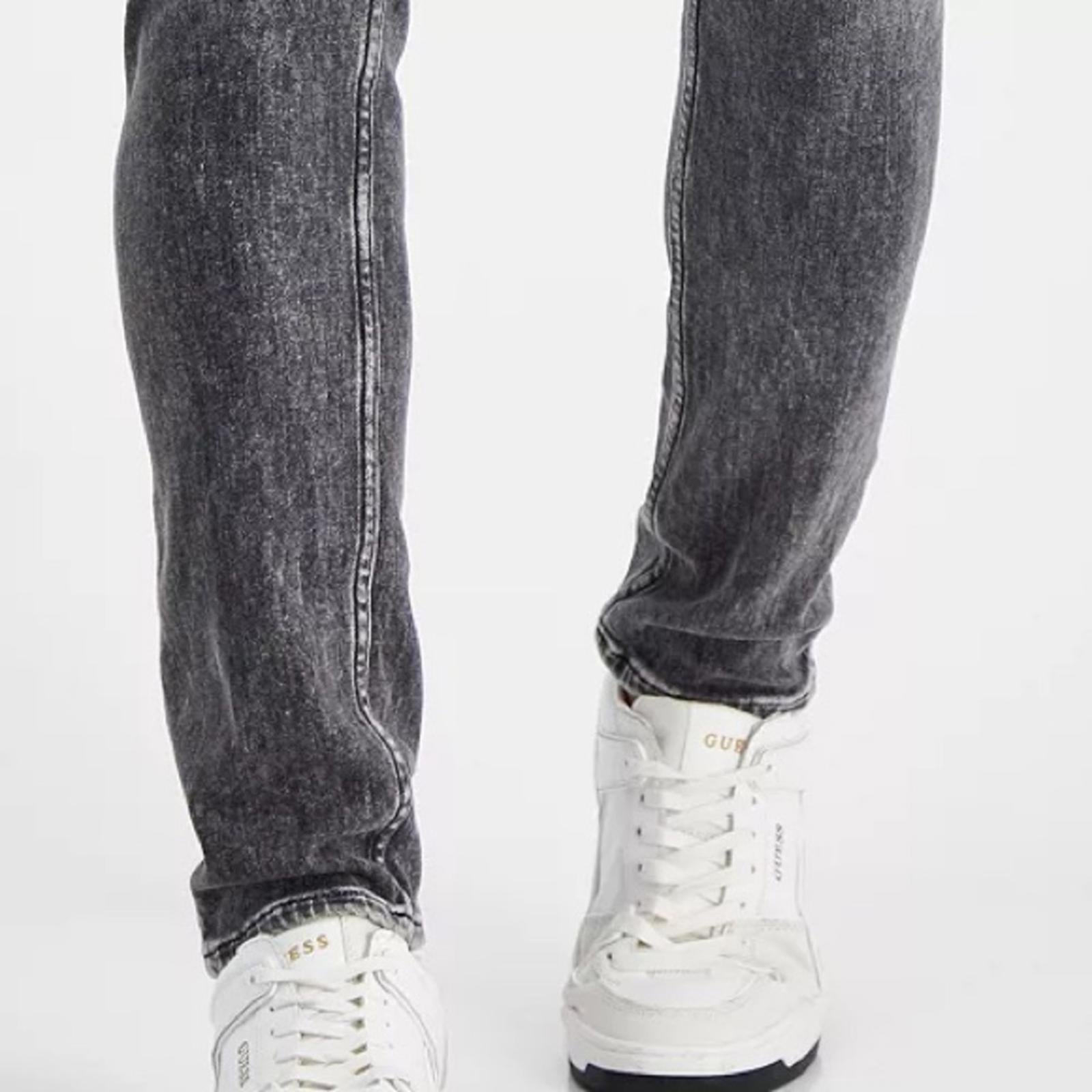GUESS Men's Chris Slim-Straight Jeans, Size W33 x L32 NEW w/Tag $158