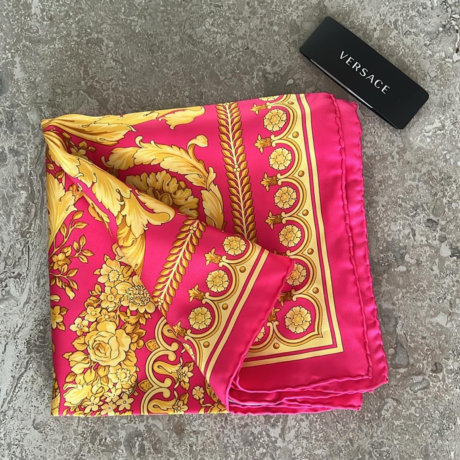 NEW Versace Barocco Print Silk Scarf Foulard Size 36”x35” New w/Tag $575