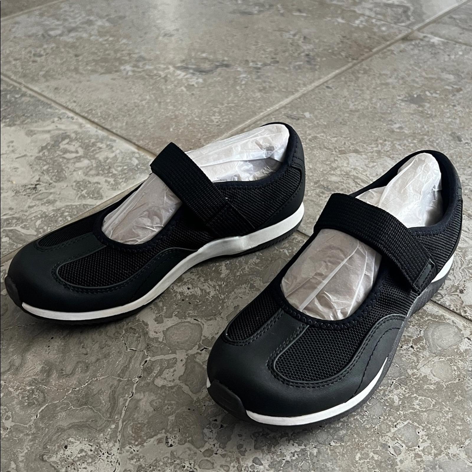 Dr. Scholl's Goodie Mary Jane Sneakers in Black Knit Fabric/Faux Leather, Size 6