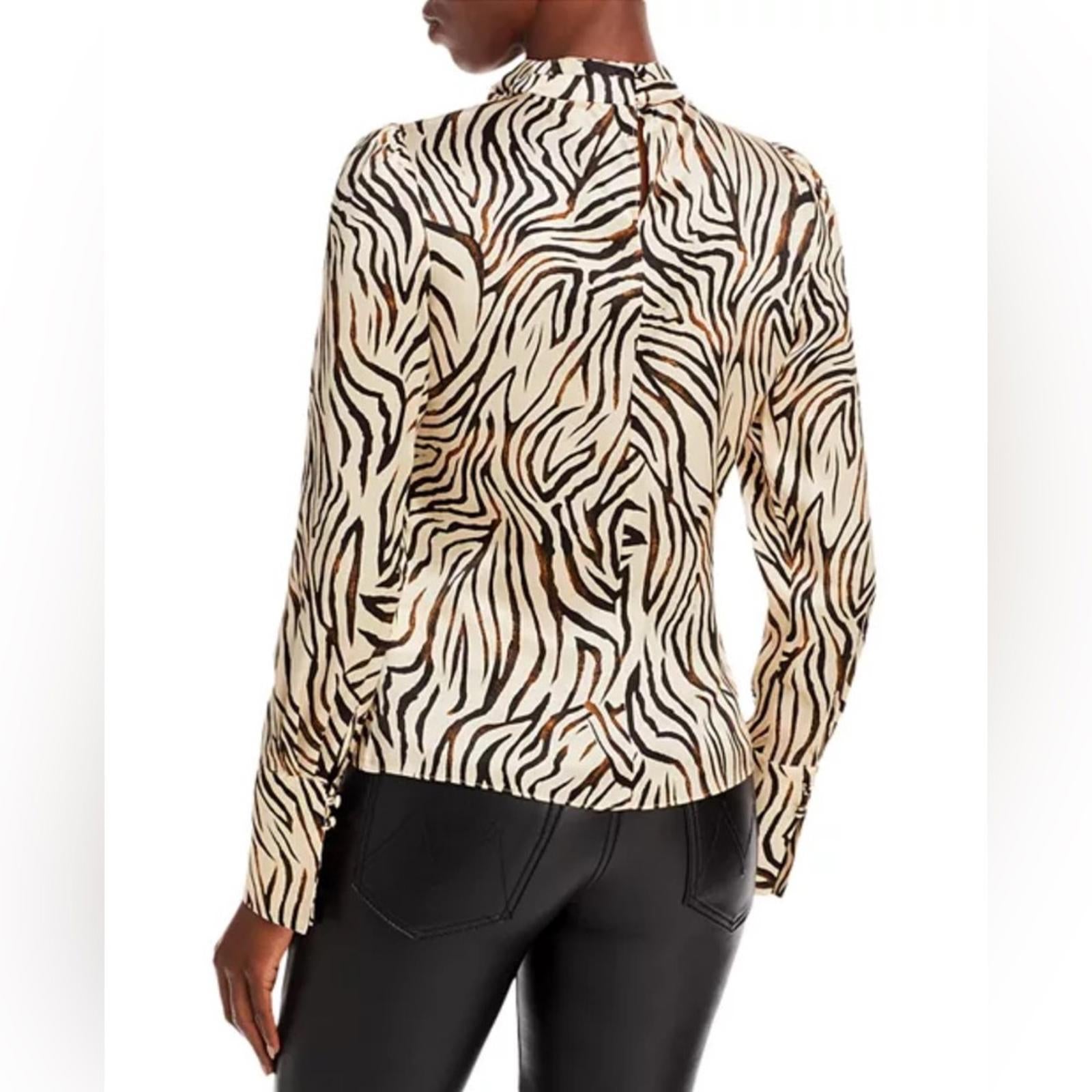 Nicholas Doris Cross Neck Keyhole L/S Blouse in Abstract Animal Print Size 2 NWT