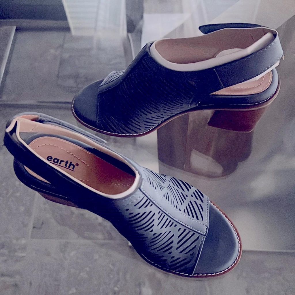 Earth Aurara 3 Faux Leather Slingback Sandals in Dark Blue Size 6 New in Box