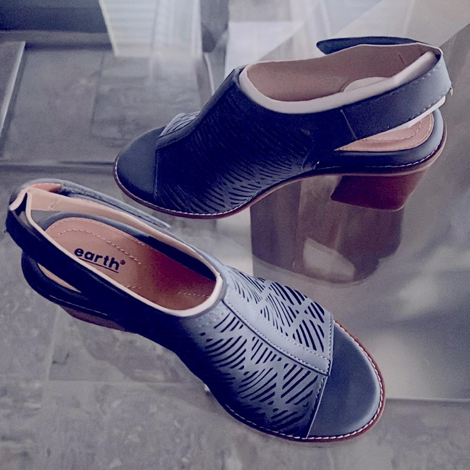 Earth Aurara 3 Faux Leather Slingback Sandals in Dark Blue Size 6 New in Box