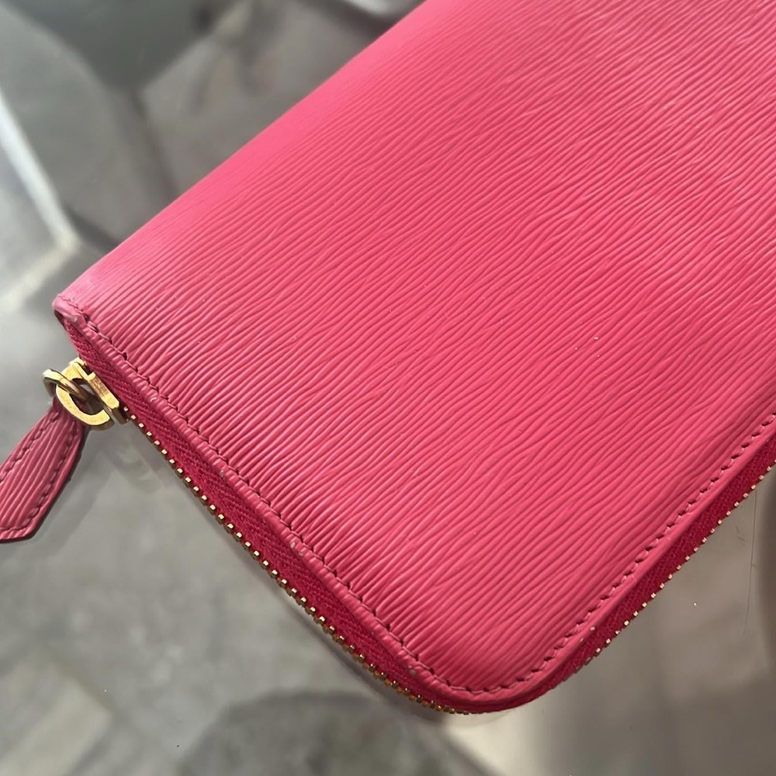 Prada Zip-Around Wallet in Pink Leather, EXCELLENT!