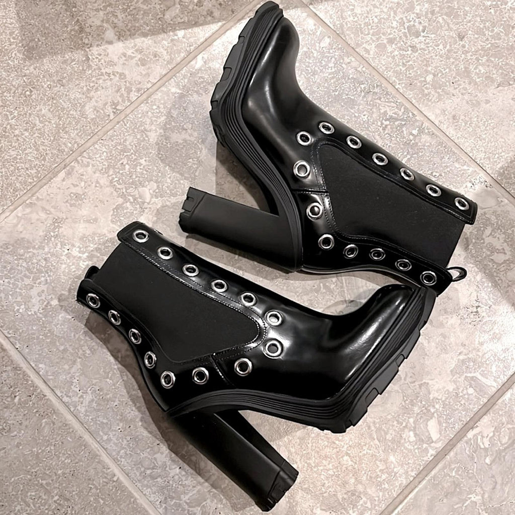 NEW Alexander McQueen Tread Grommet Embellished Boots Black Size 39.5, NWT $1290