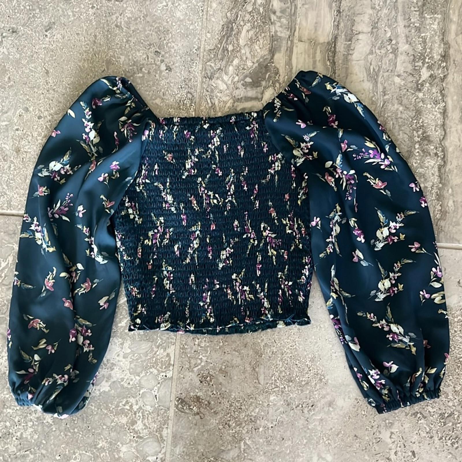 Aqua Girl’s Floral Smocked Top in Green, NWT, Size L(10/12)
