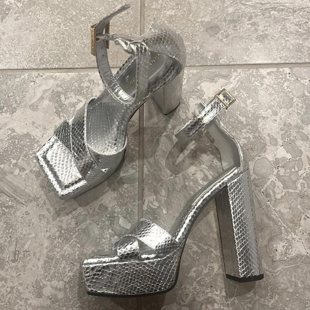 Good American Snake Embossed Platform High Heel Sandals in Silver, 6.5 NWT $185