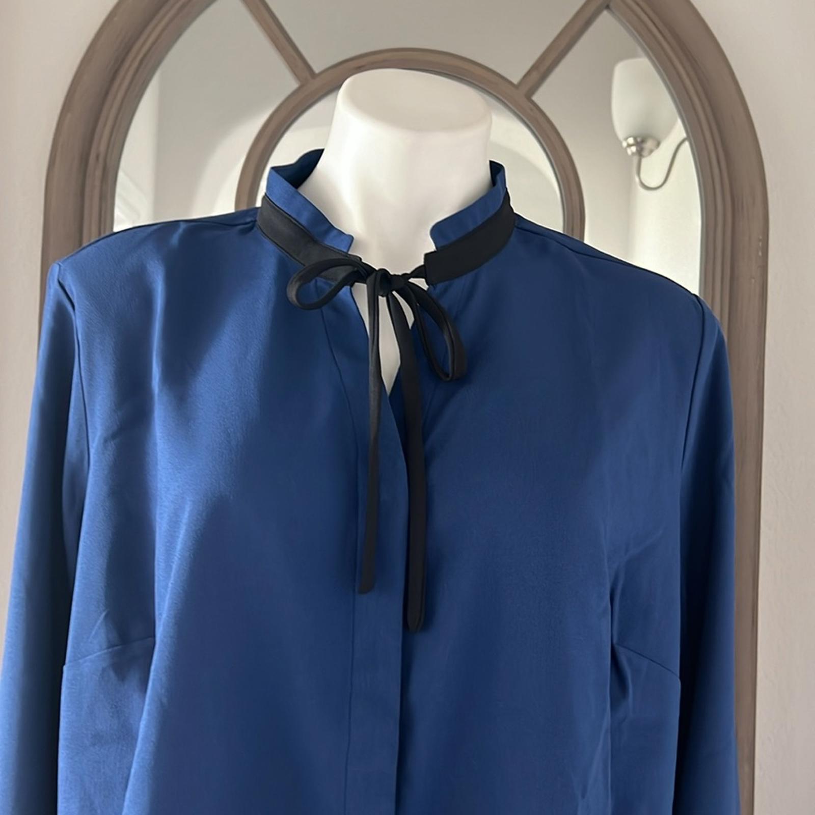 Elizabeth&Clarke NAVY Button-Front Tie Collar Top with StainTech Size 18W NWT