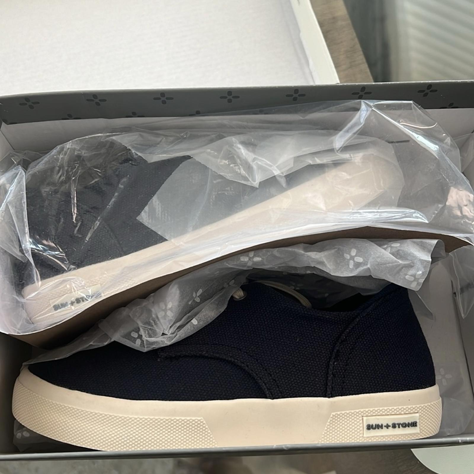 Sun + Stone Men's Kiva Lace Up Core Sneakers in Navy Blue Size 1 New in Box