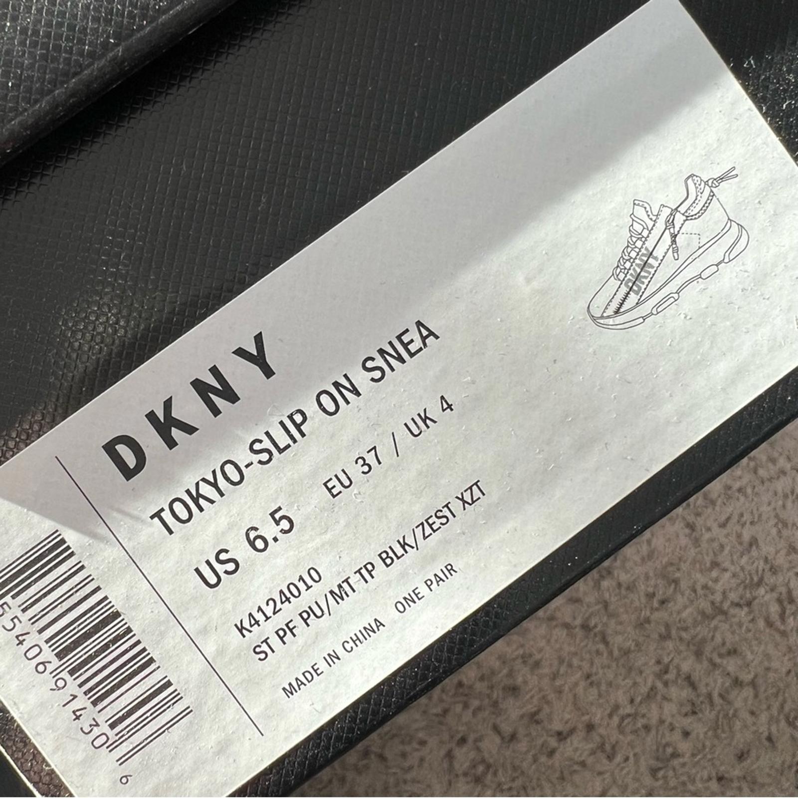 DKNY Women's Tokyo Slip On Sneakers, Size 6.5 in Original Box Retail $129