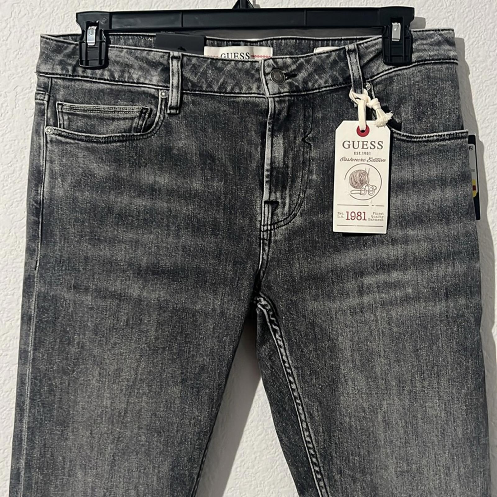 GUESS Men's Chris Slim-Straight Jeans, Size W33 x L32 NEW w/Tag $158