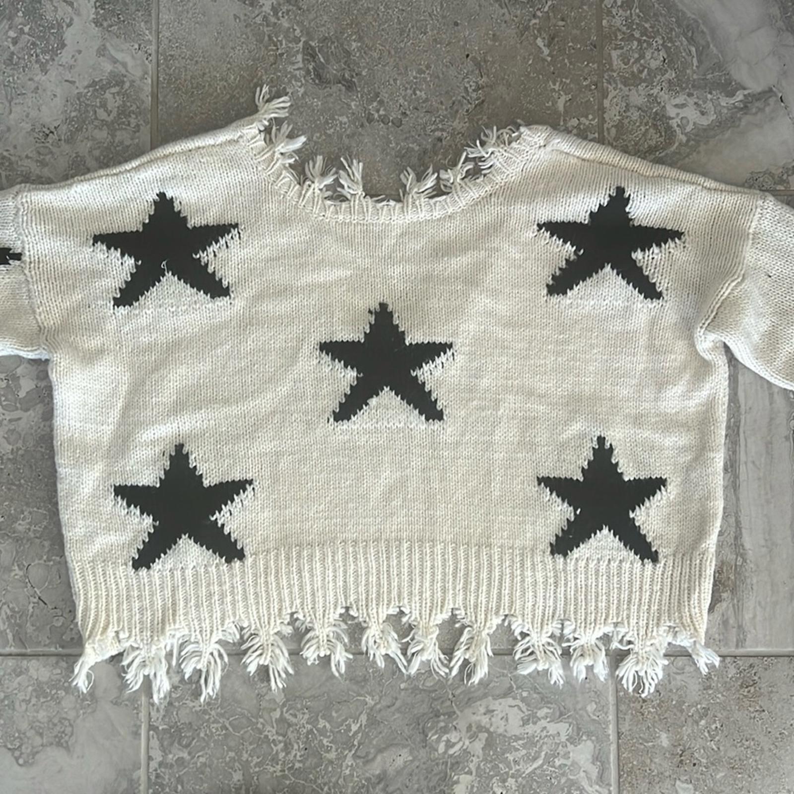 STORIA Oversized Distressed Star Sweater with V-Neck Back, Size S EXCELLENT!