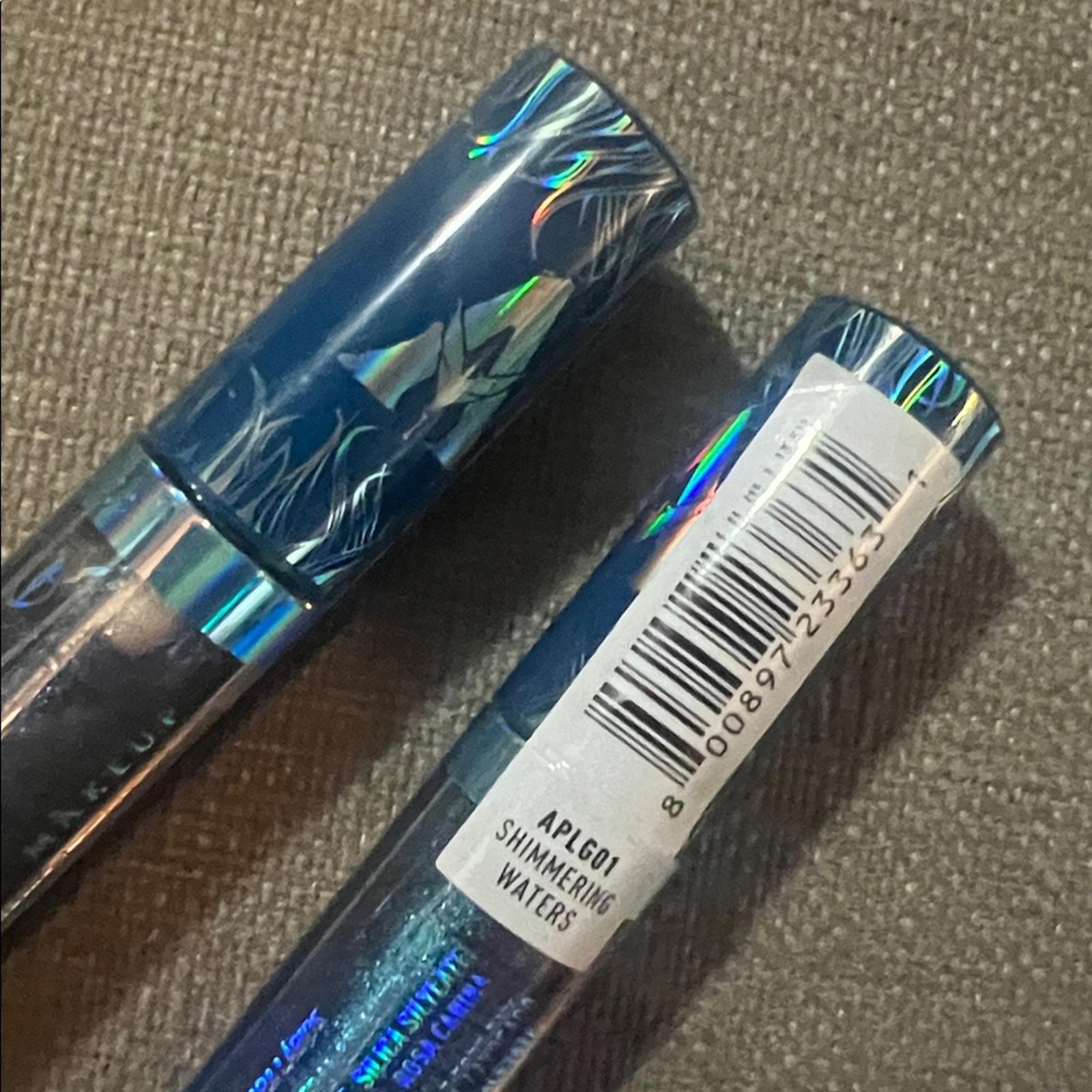 X2 NYX Makeup Avatar:The Way of Water Bioluminescent Lip Gloss Shimmering Waters