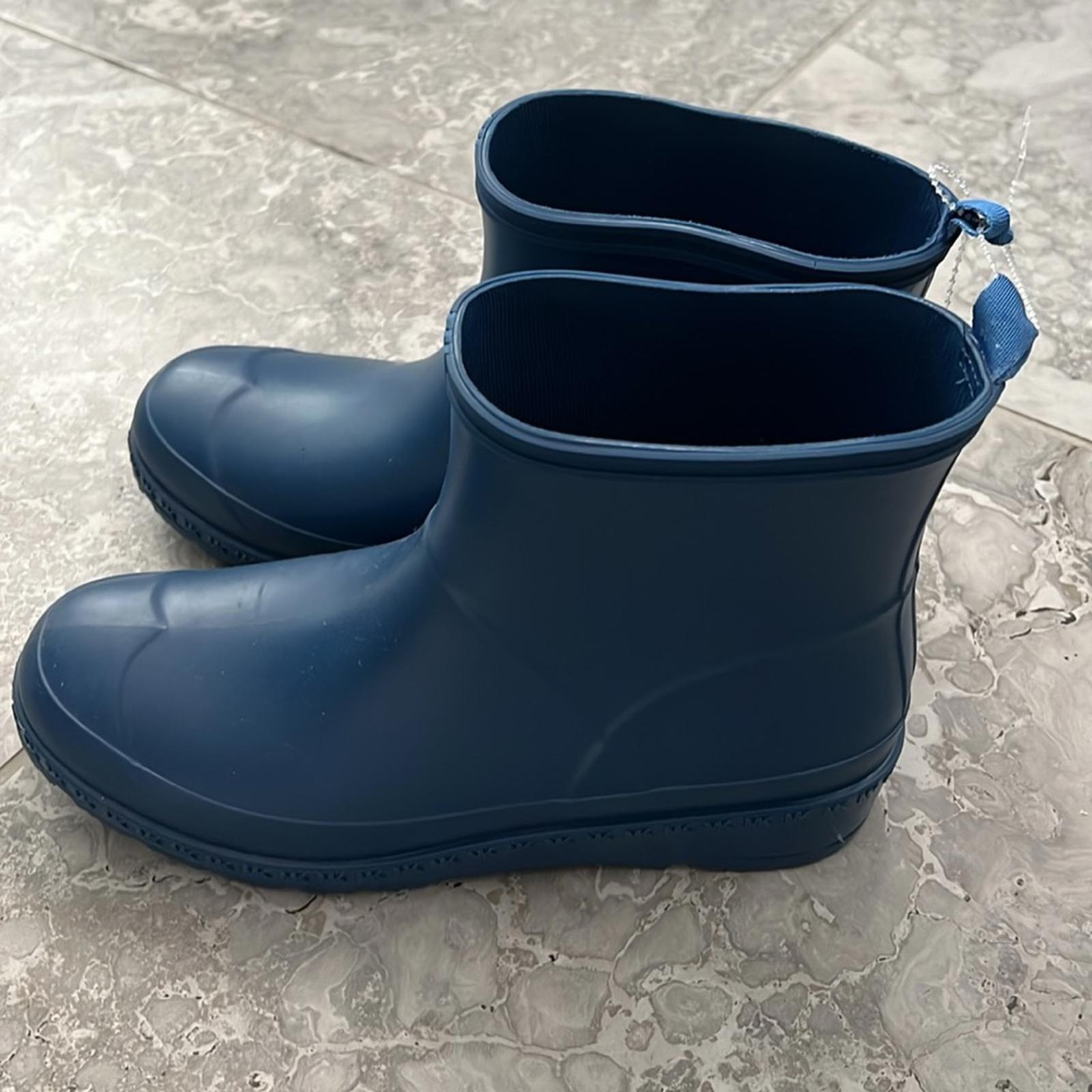 Michael Kors Mac Rain Booties in Blue, Size 11 New w/o Box