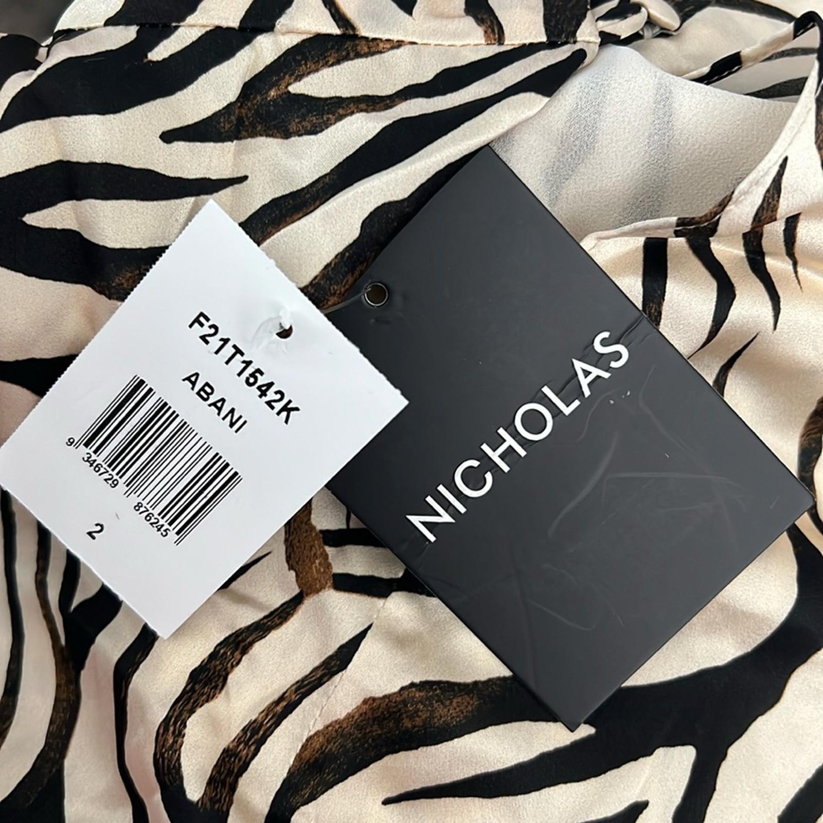 Nicholas Doris Cross Neck Keyhole L/S Blouse in Abstract Animal Print Size 2 NWT