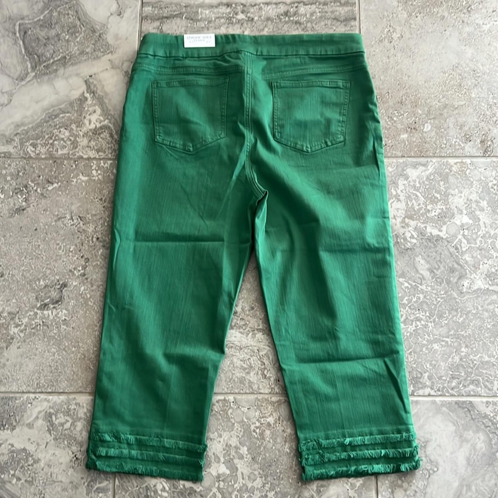 Chico’s Denim Trip Fray Hem Pull-On Capris in Jardin Green Size 3 US16 New w/Tag