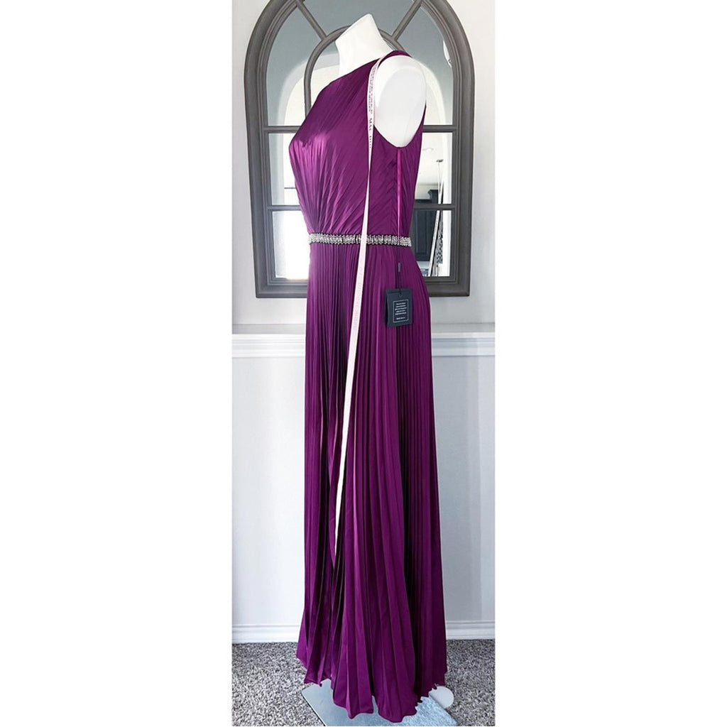 Mac Duggal’s IEENA Belted Pleated Satin Gown in Berry Size 8, New w/Tag