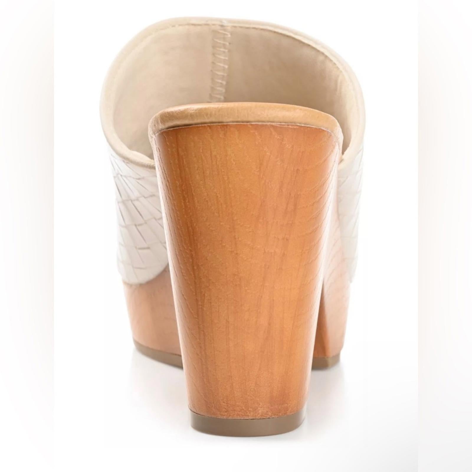 Journée Collection Women's Kelsy Woven Clogs, Size 11 New without Box