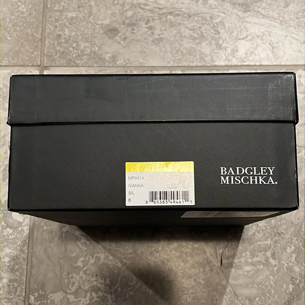 Badgley Mischka Ivanka Ankle Strap Block Heel Sandals, Silver Size 8 New in Box