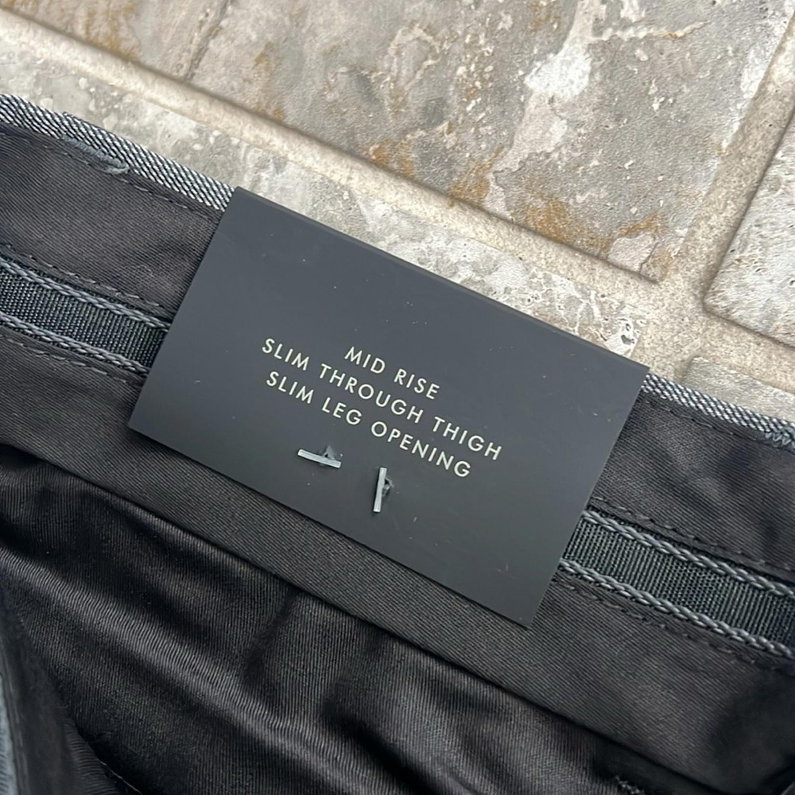 Banana Republic Slim Non-Iron Stretch Dress Pants, Size 30W x 32L New with Tag
