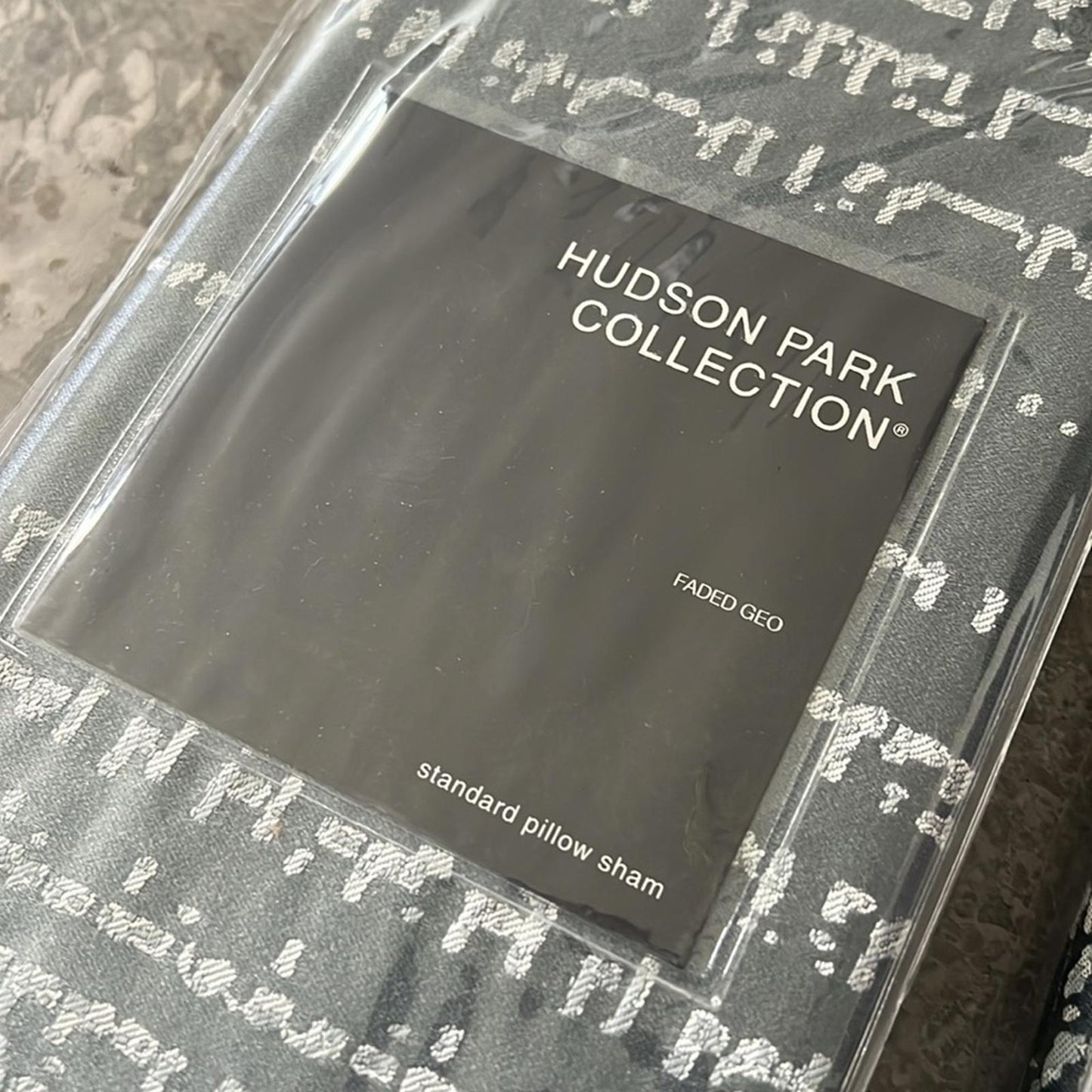 3-Pc Hudson Park Collection Faded Geometric Duvet +2 Shams, Size Queen NWT $660