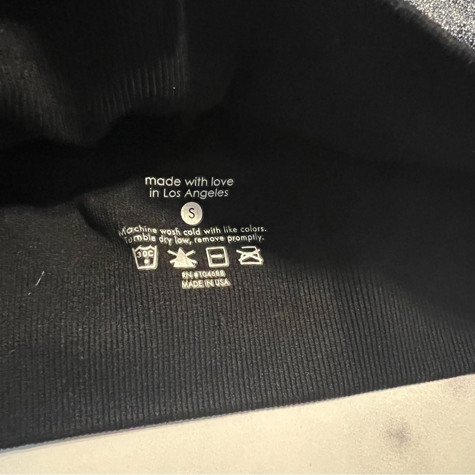 Soul Cycle Racerback w/Keyhole Sports Bra, Metallic Black Grey (Excellent)