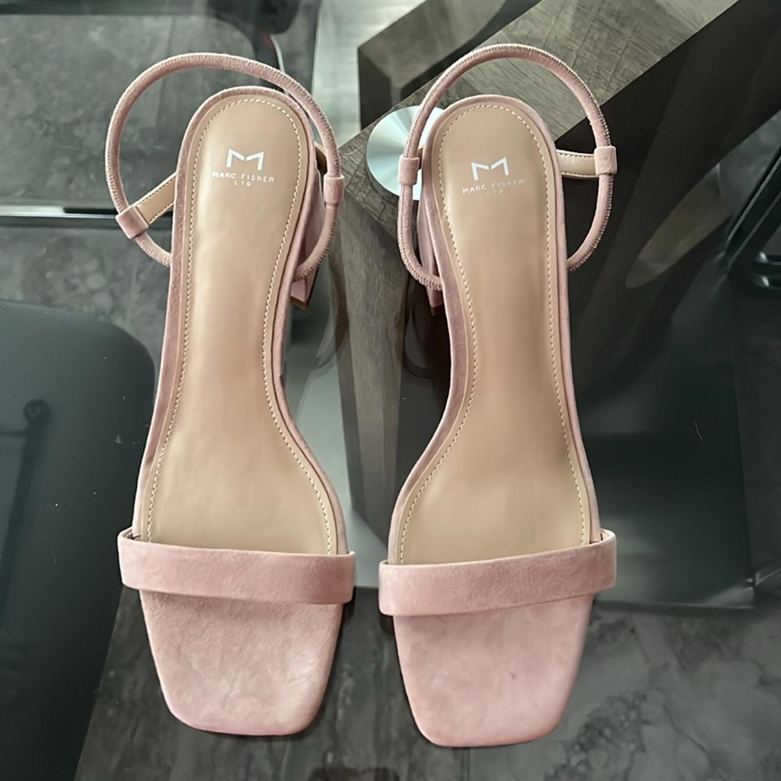 NWT Marc Fisher LTD Nabela Suede Sandals, Light Pink Size 11 New in Box