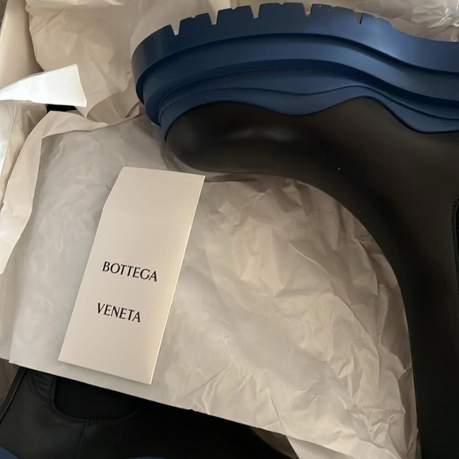 Bottega Veneta Black ‘Tire’ platform Chelsea Boots, Size 40 New in Box +DustBag