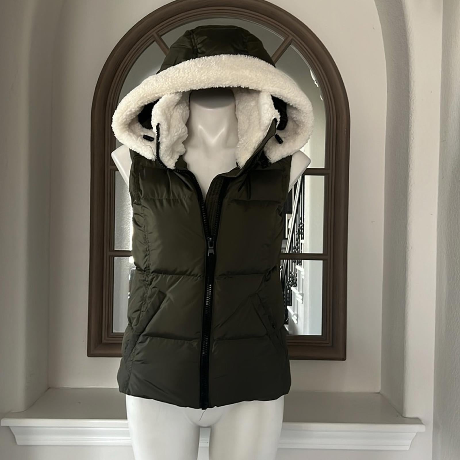 AQUA Annie Hooded Puffer Vest in Military/White Size S New w/Tag