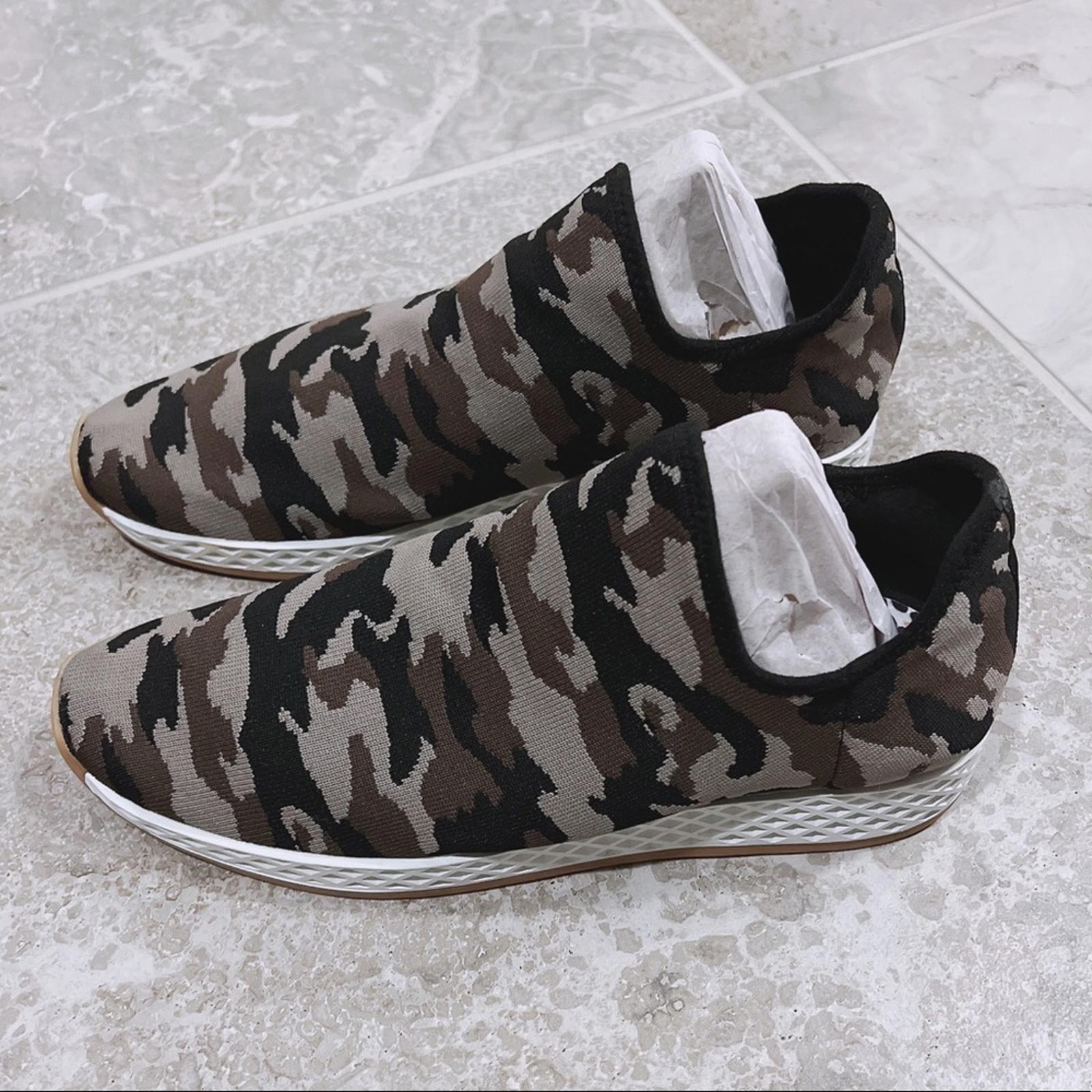 NEW J/Slides Urban Sports Sneakers in Tiger Knit, Size 10 New w/o Box