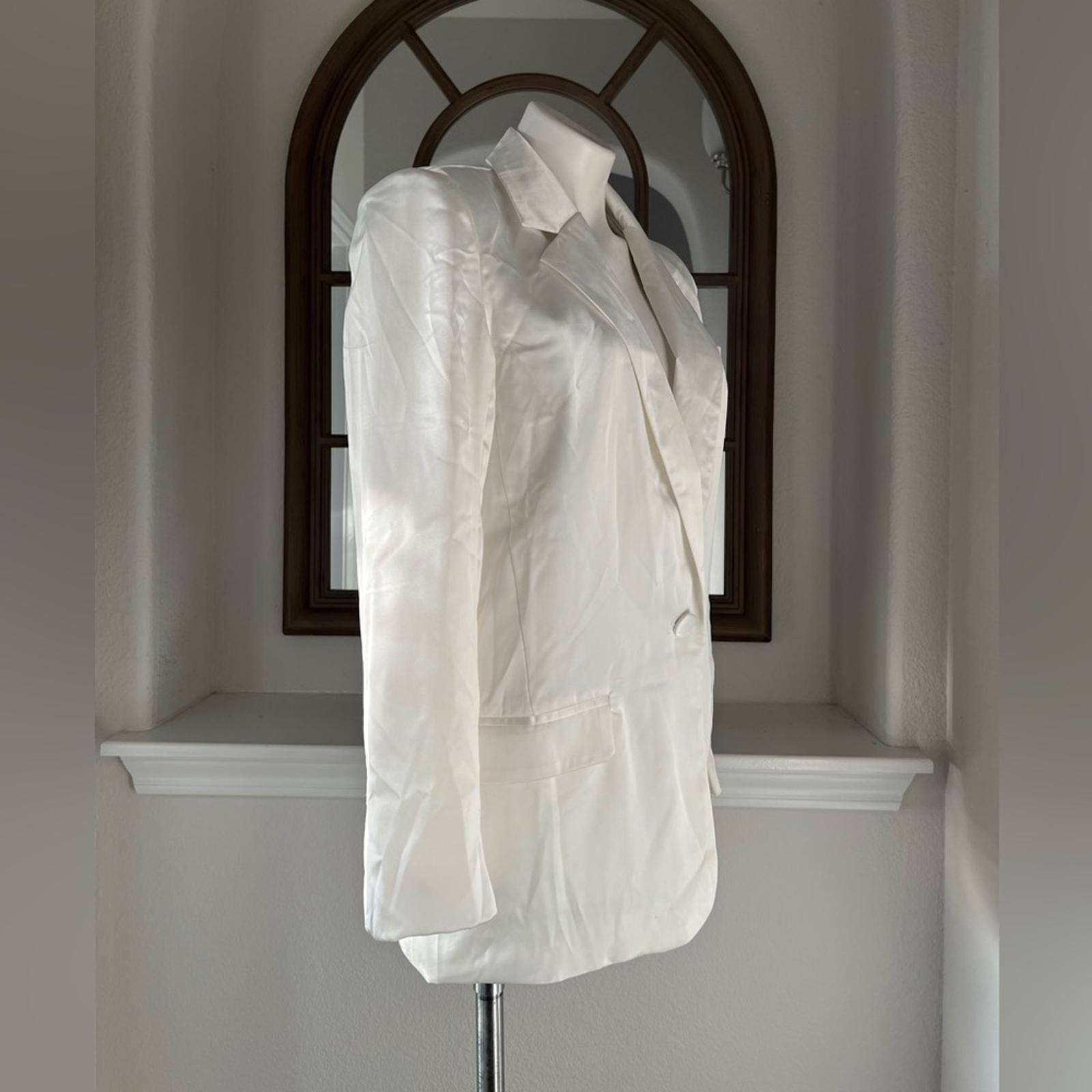 Steve Madden Revolve Smooth Talk Blazer, Satin One-Button in White Ivory NEW $99