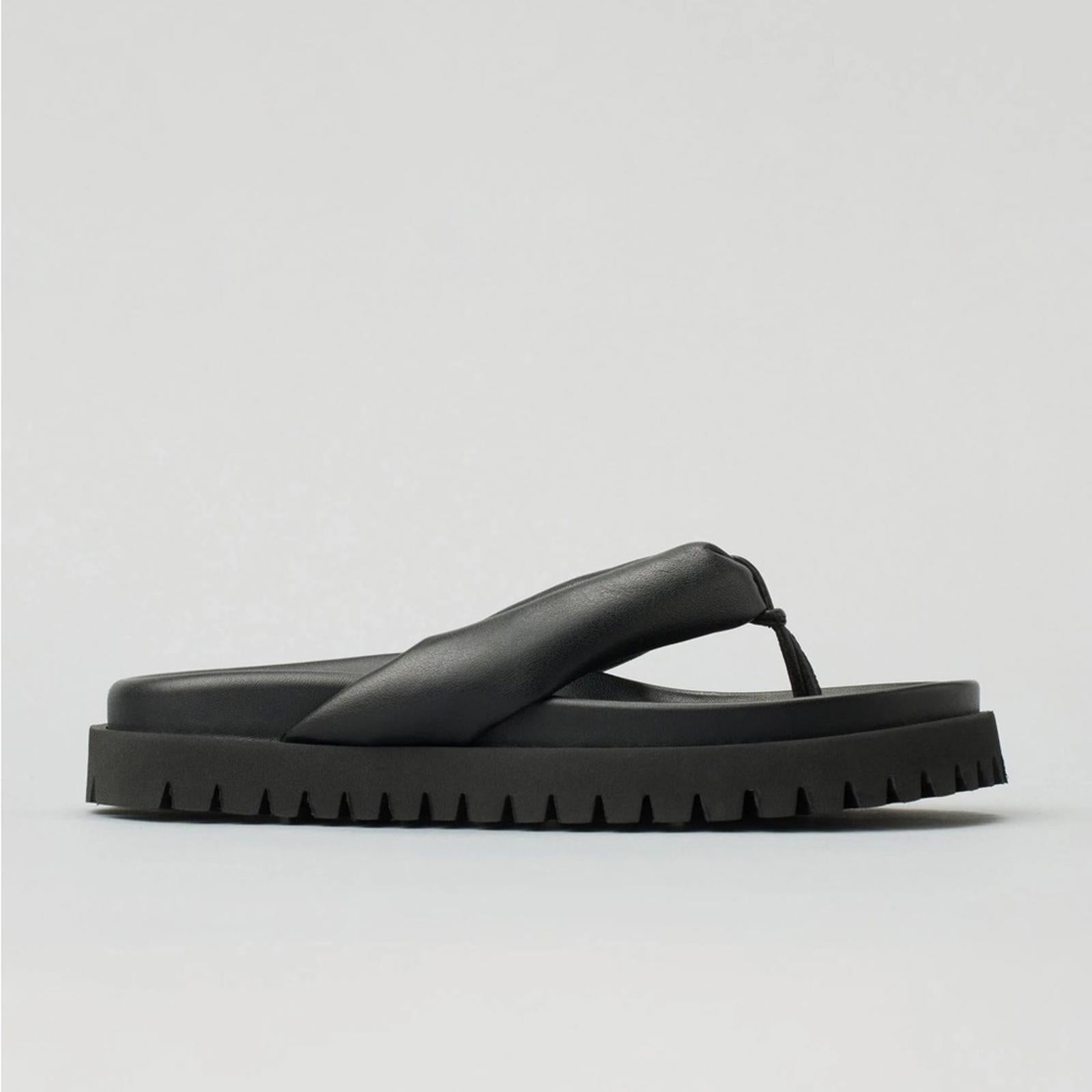 LITA by Ciara (Made in Italy) Lug Sole Thong Sandals, Black Size 42 EXCELLENT!